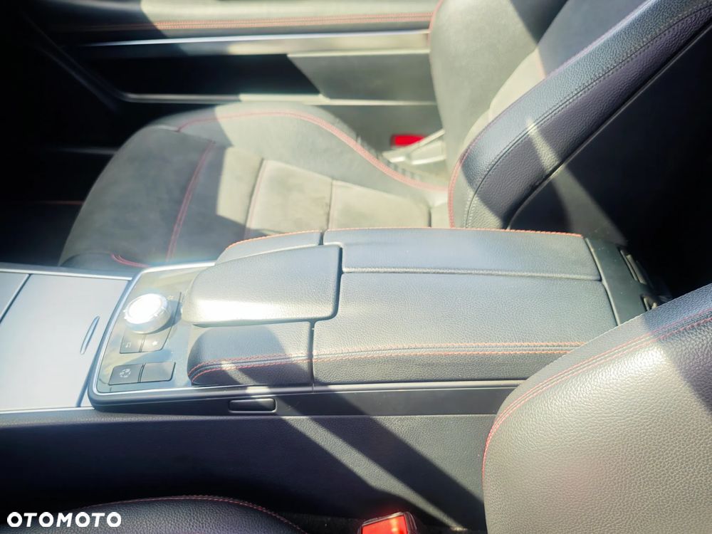 Mercedes-Benz Klasa E 250 7G-TRONIC - 33
