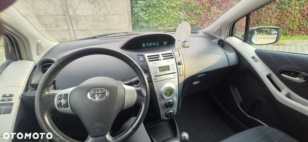 Toyota Yaris 1.3 Sol MM - 11