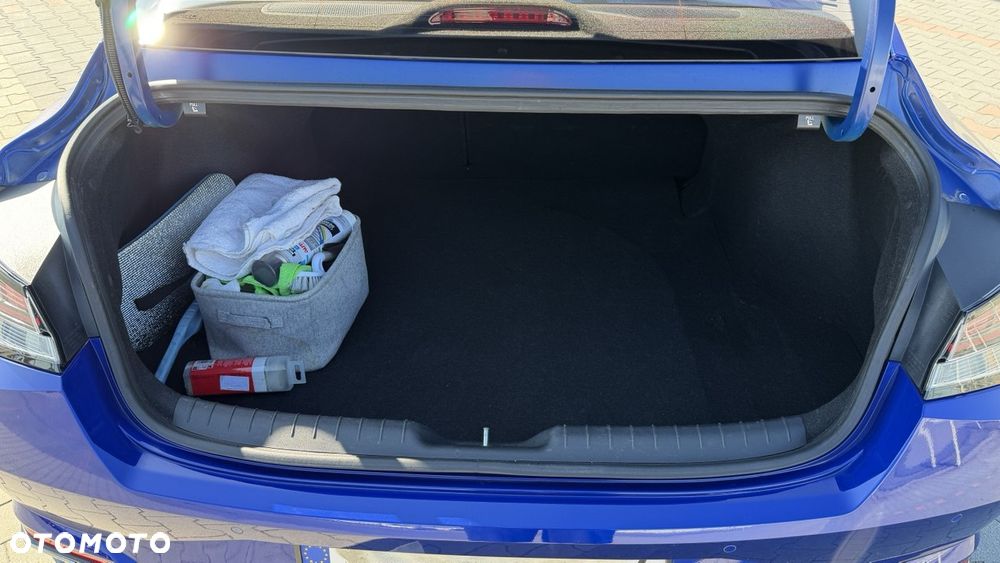 Hyundai Elantra 1.6 Executive CVT - 29