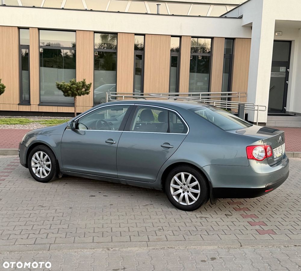 Volkswagen Jetta 1.6 FSI Comfortline - 6
