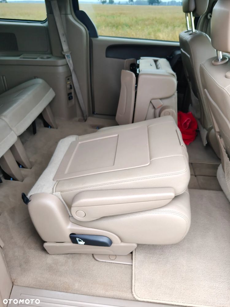 Chrysler Town & Country 3.6 Limited - 29