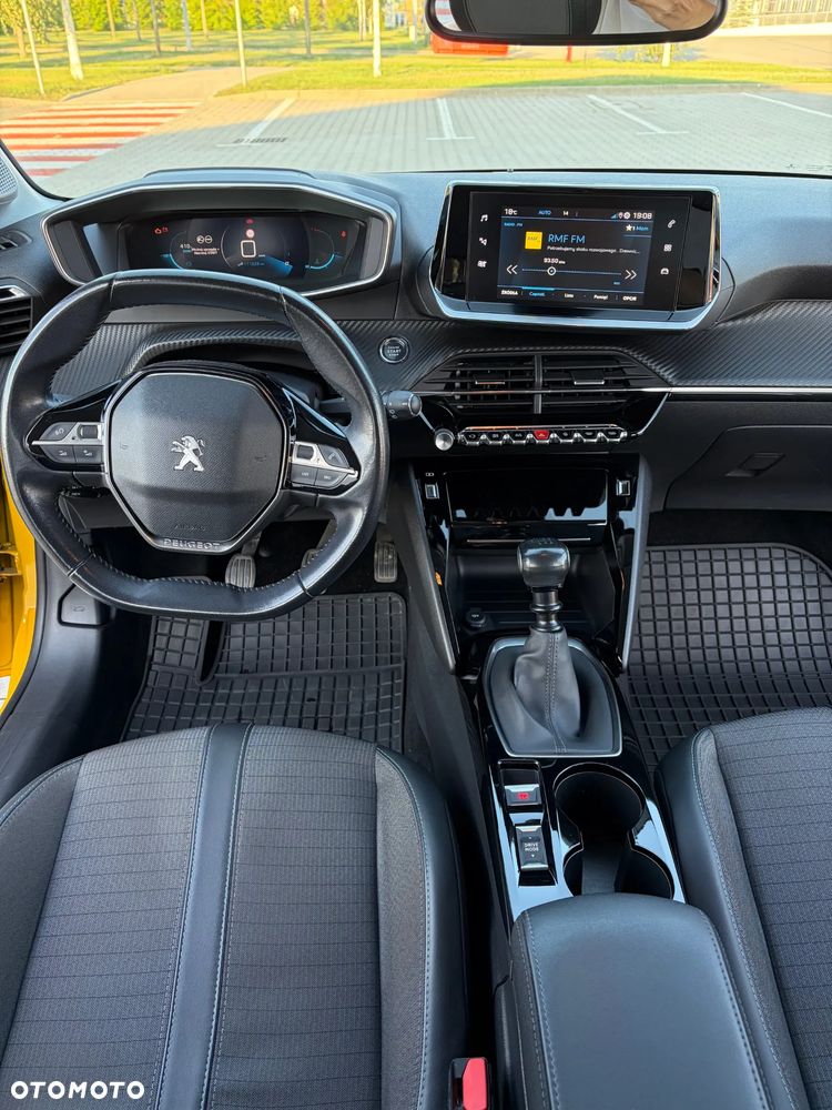 Peugeot 208 - 14