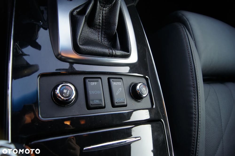 Infiniti QX70 - 30
