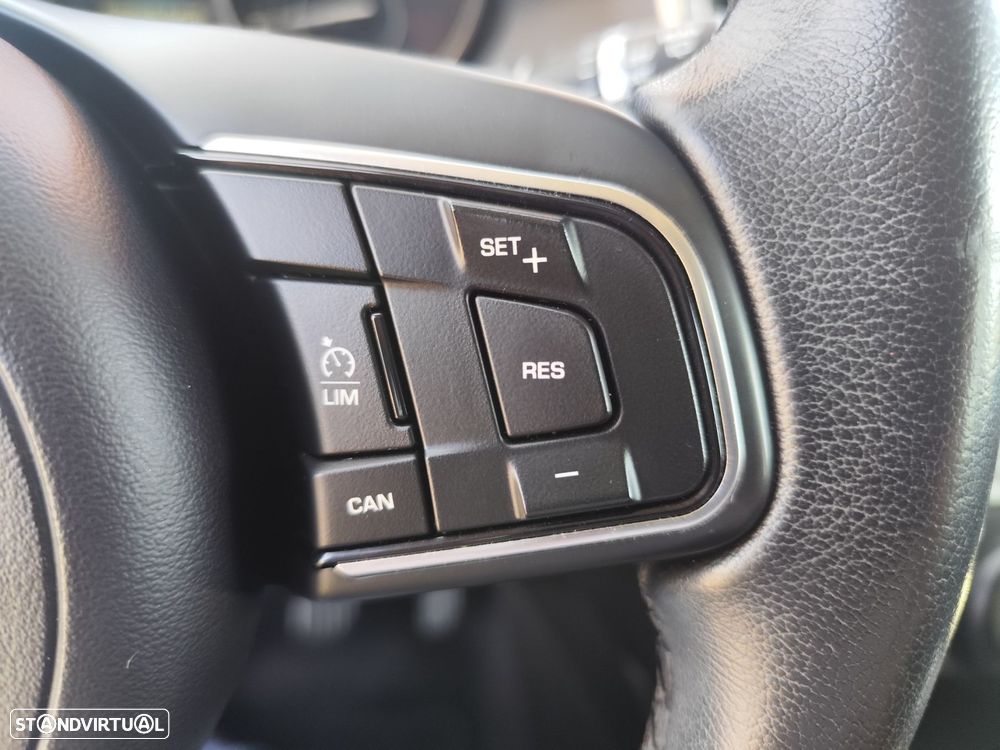 Jaguar E-Pace 2.0 i4D S - 26