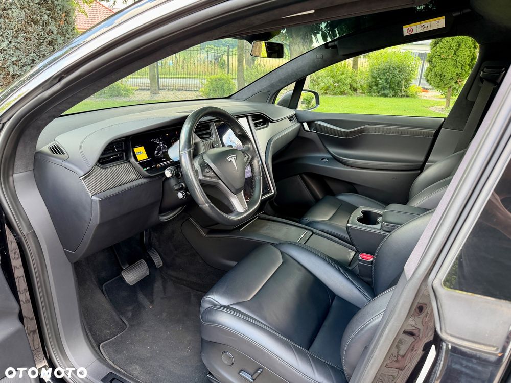 Tesla Model X - 13