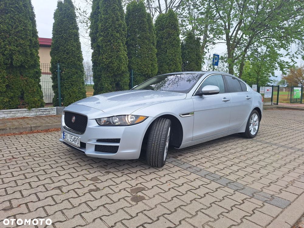 Jaguar XE 2.0 T Portfolio - 1