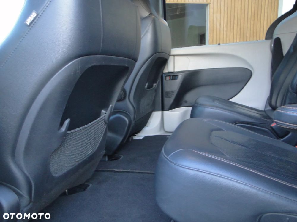 Chrysler Pacifica - 32