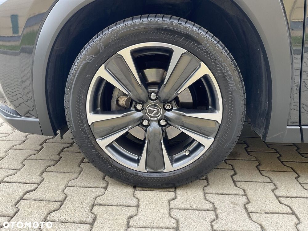 Lexus UX - 37