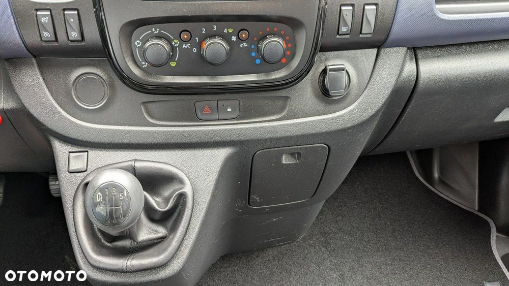 Opel Vivaro - 25