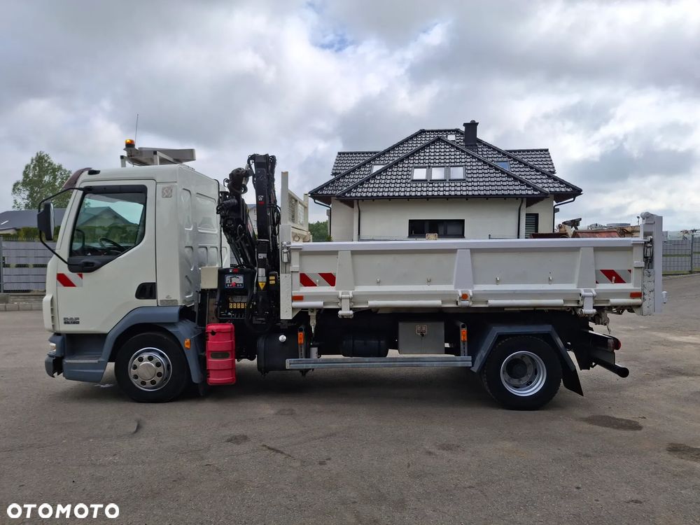DAF LF 45.180 Wywrotka 3 Stronna + Hydroburta HDS HIAB Żuraw Dźwig Sterowanie Radiowe Łyżka Chwytak Obrotowy Dzielone Burty Hak Klimatyzacja Niski Przebieg Blokada Mostu Oświetlenie Ostrzegawcze - 5