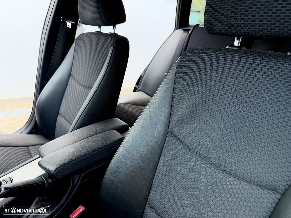 BMW 320 d Navigation Sport - 42