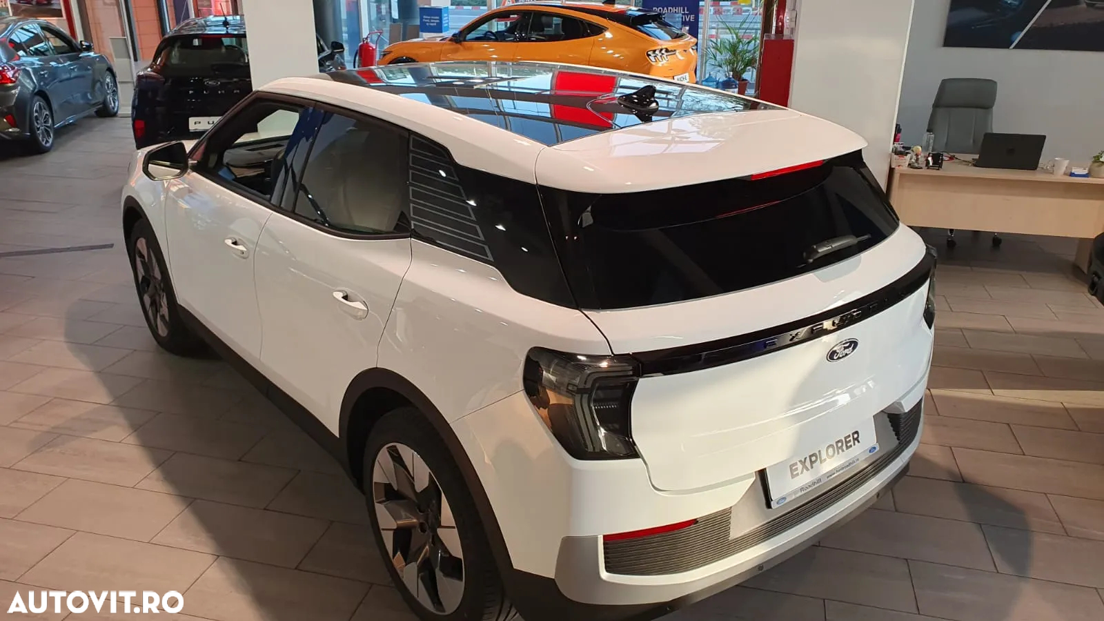 Ford Explorer RWD 77 kWh Extended Range Premium - 17