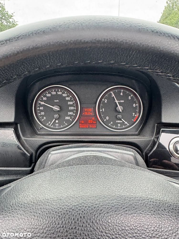BMW Seria 3 320i - 11