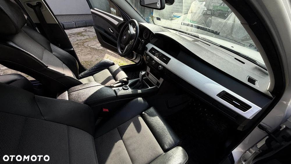 BMW Seria 5 520i - 33