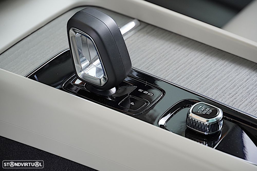 Volvo XC 60 2.0 T6 PHEV Plus Bright AWD - 29