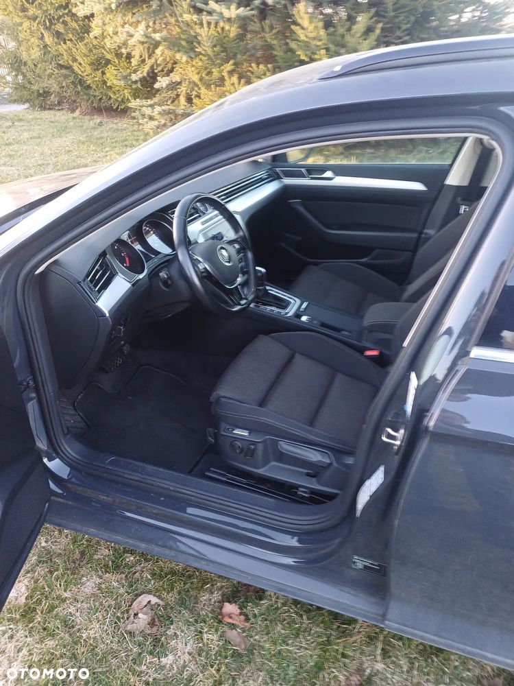 Volkswagen Passat 2.0 TDI SCR DSG Comfortline - 9