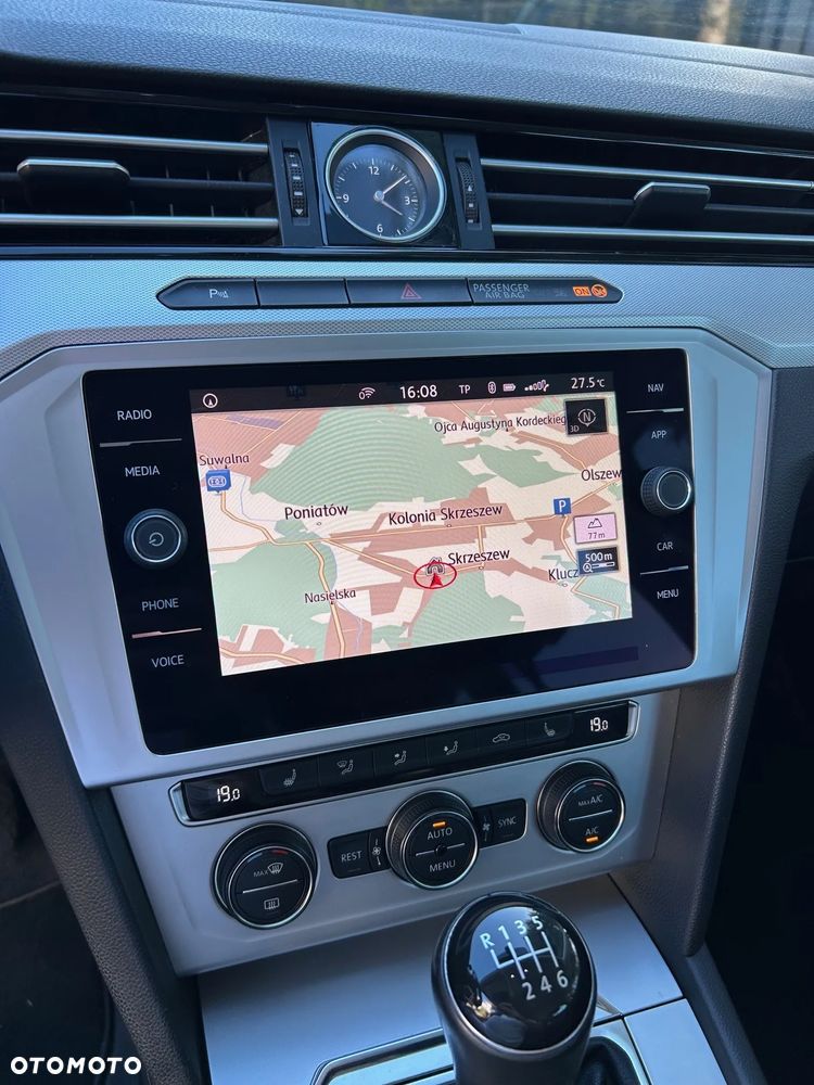 Volkswagen Passat 1.6 TDI BMT Comfortline - 10