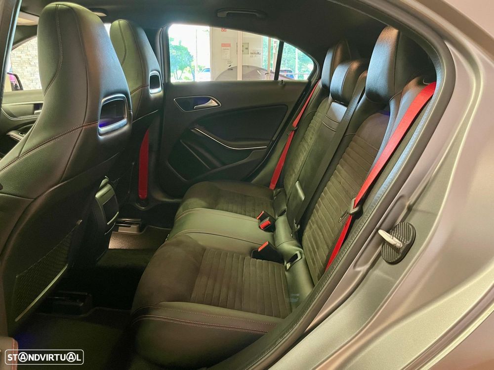 Mercedes-Benz A 45 AMG 4Matic Speedshift 7G-DCT - 34