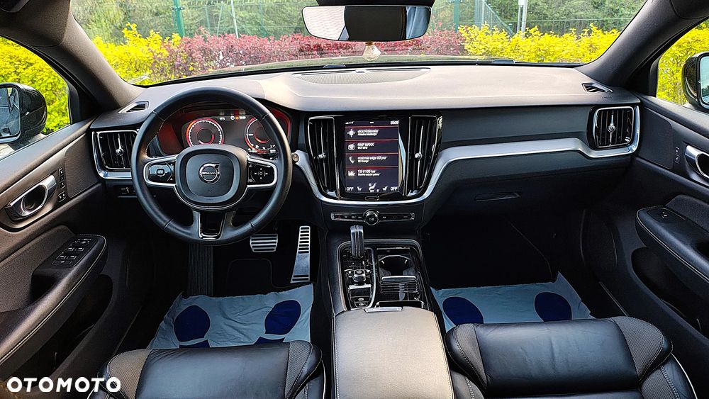 Volvo V60 T6 AWD Plug-In Hybrid Ultra Dark - 12