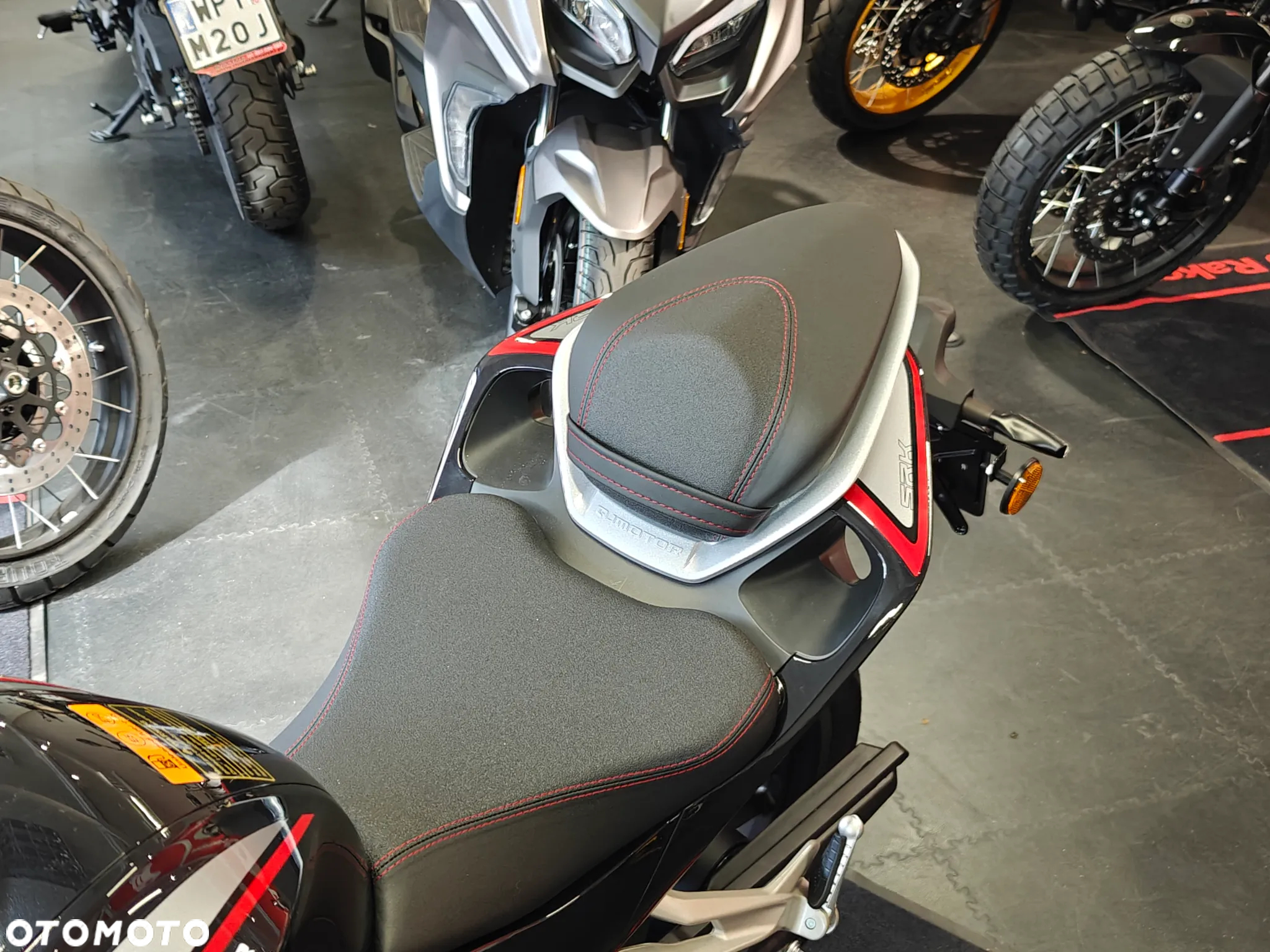 QJMOTOR SRK 125R - 9