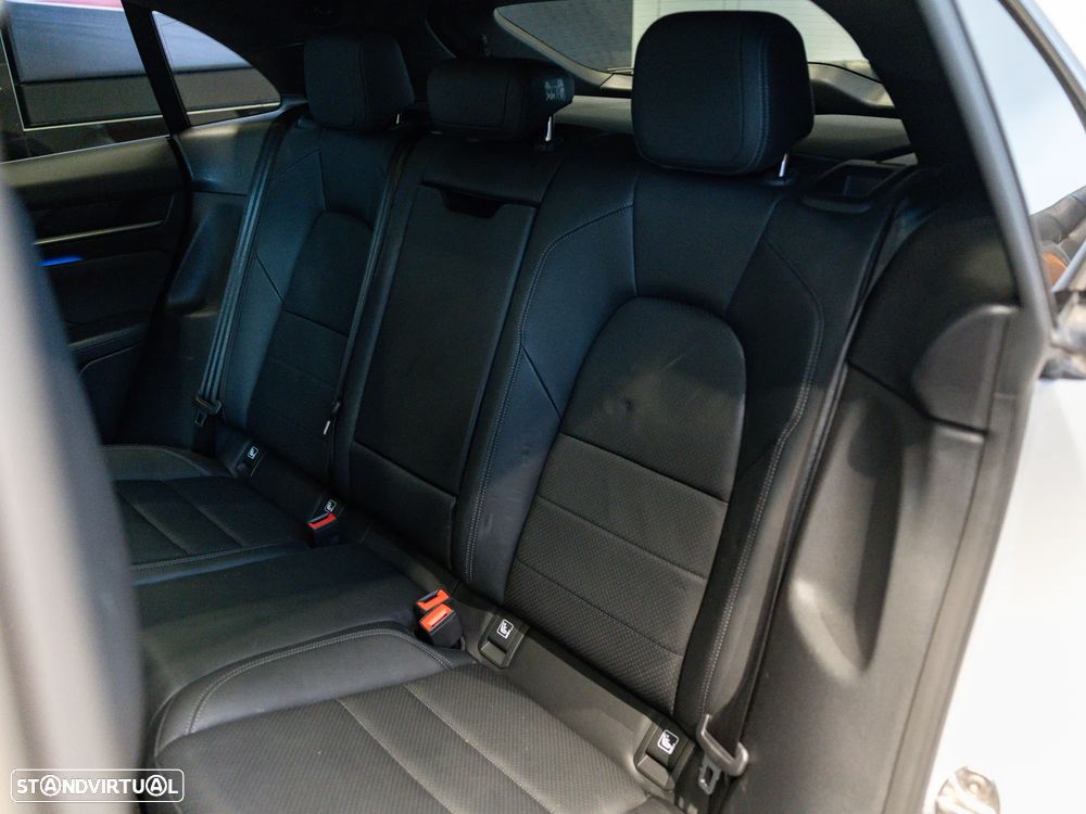 Porsche Macan Electric 4 - 34