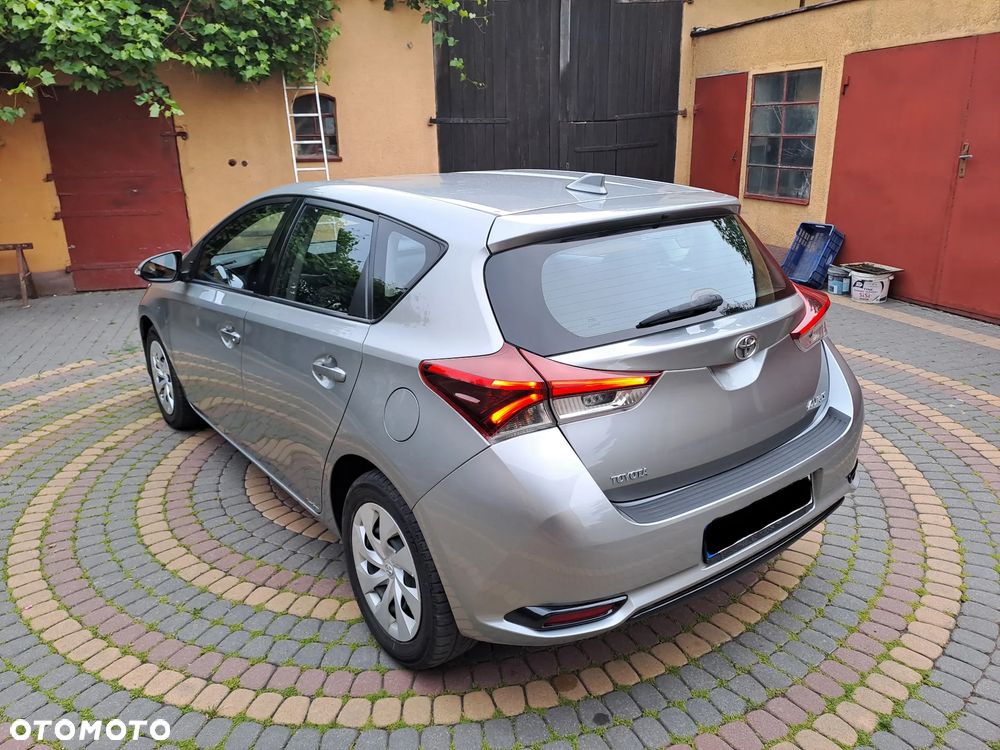 Toyota Auris - 2