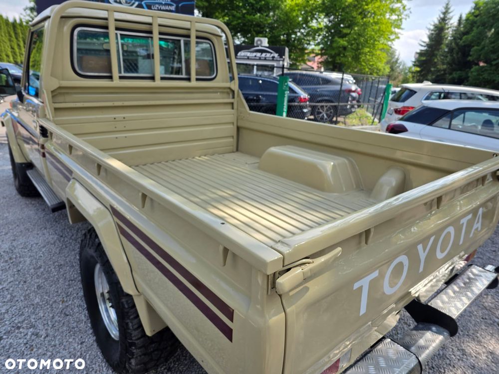 Toyota Land Cruiser - 11