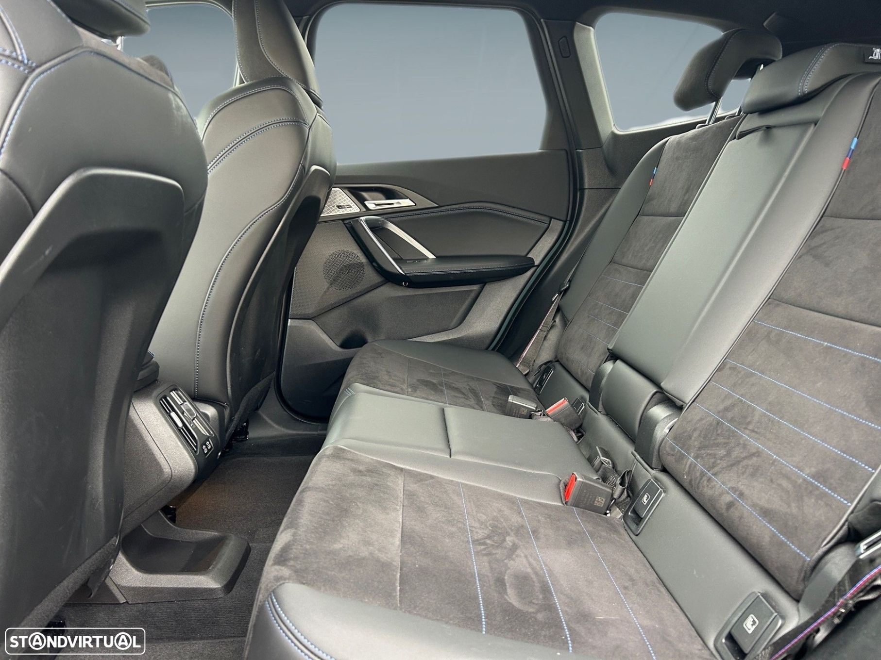 BMW iX1 eDrive20 Pack Desportivo M - 9