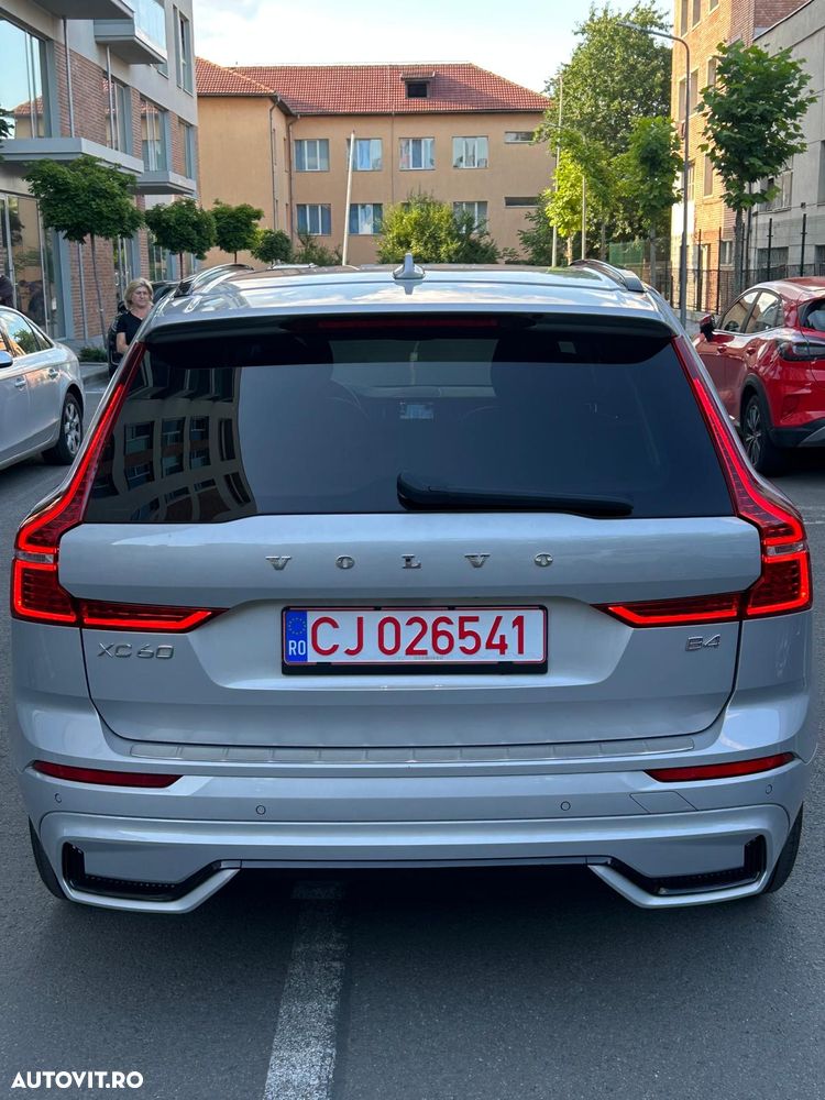 Volvo XC 60 B4 MHEV AT8 FWD Momentum - 4