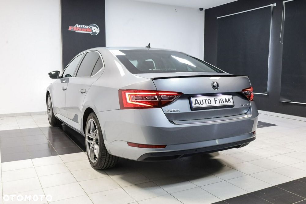 Skoda Superb 2.0 TDI SCR Style DSG - 8