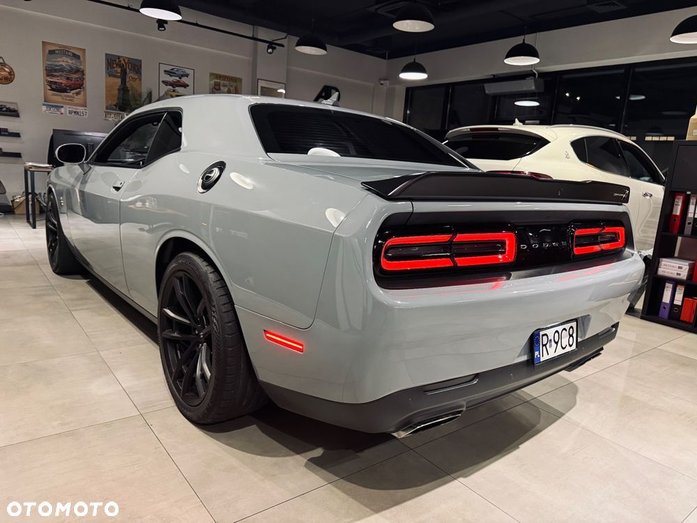 Dodge Challenger - 10