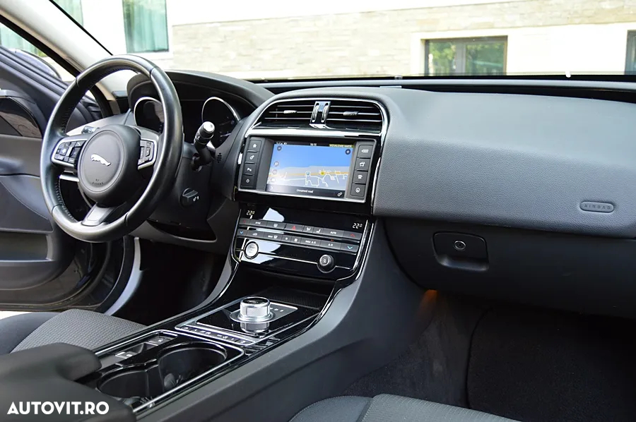 Jaguar XE - 26