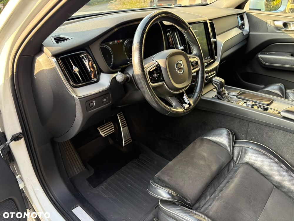 Volvo XC 60 T5 AWD R-Design - 19