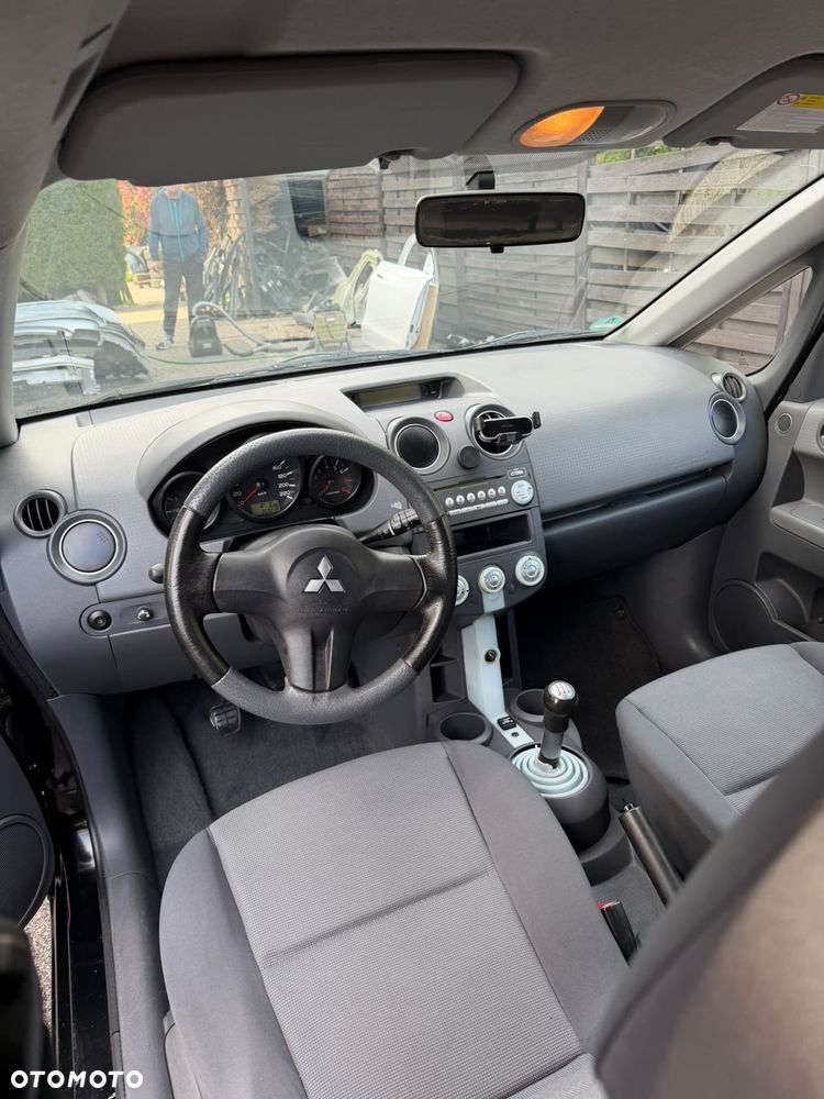 Mitsubishi Colt - 12