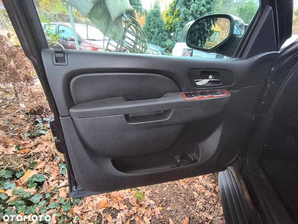 Chevrolet Tahoe - 24