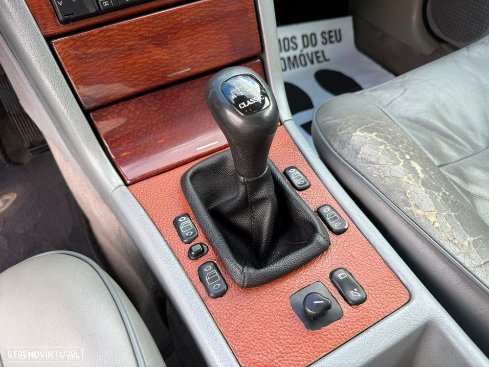 Mercedes-Benz E 220 D Classic - 29
