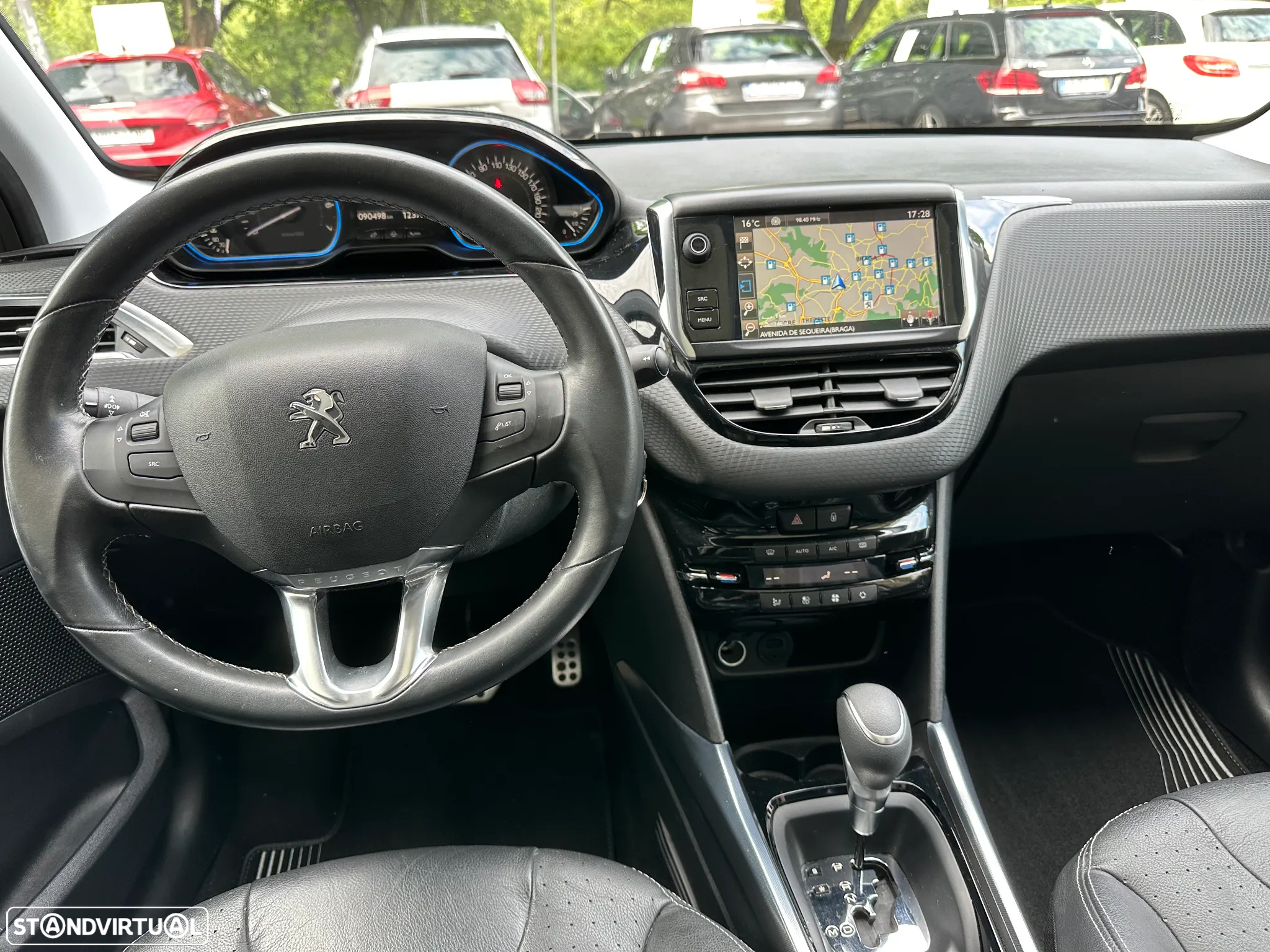 Peugeot 2008 1.2 PureTech Allure EAT6 - 13