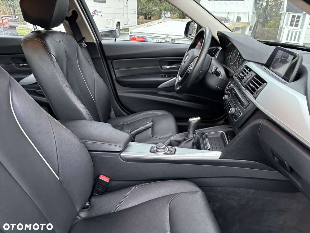 BMW Seria 3 318d DPF Edition Exclusive - 26