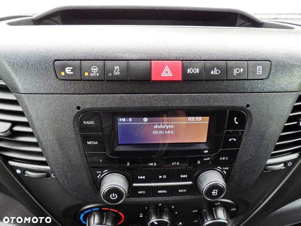 Iveco DAILY 35S18 PLANDEKA WINDA 8 PALET WEBASTO TEMPOMAT LEDY KLIMATYZACJA  180KM - 37