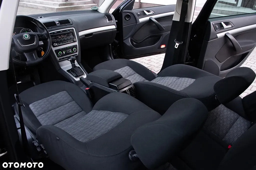 Skoda Octavia Combi 2.0 TDI DPF DSG Ambition - 22