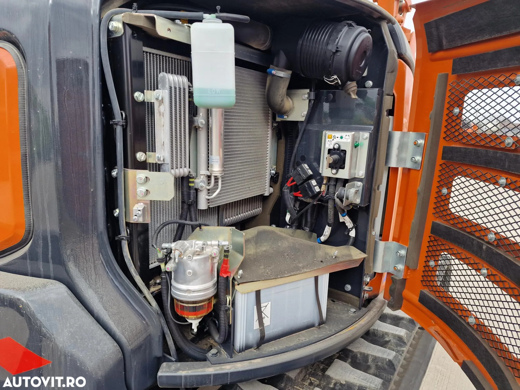 Hitachi ZX55U-6, 5,5tone, 2023, 551h, cupa ingusta, cupa taluz noua, Inst picon, Aer conditionat, posibilitate leasing, EX DEMO-stare CA NOU, PROMOTIE 49.900 EUR+tva - 20