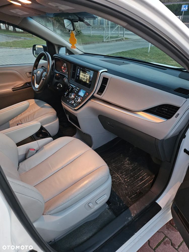 Toyota Sienna 3.5 V6 XLE AWD - 9