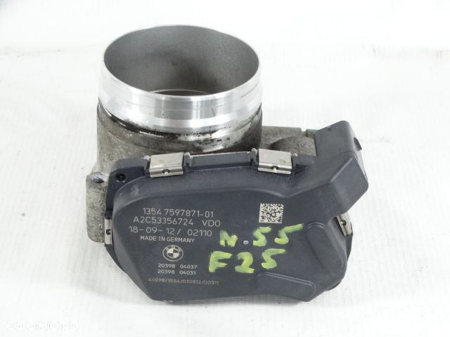 BMW X3 F25 N55  Przepustnica Zawór Powietrza BMW X5 E70N X6 E71 1 E82 X1 E84 3 E90 E91 7 F01N F02N 6 F06 F12 F13 5 F07 F10 F10N F11 X5 F15 X6 F16 M1 F20 F21 M2 F22 F23 X3 F25 X4 F26 3 F30 F31 4  F32 F33 3 F34 4 F36 M3 F80 M4 F82 F83 M2 F87 F87N 135i 335i 335xi 740i 740Li 740LiX 640i 640iX 535i 535iX 435i 435iX 13547597871 7597871 A2C53356724 - 5