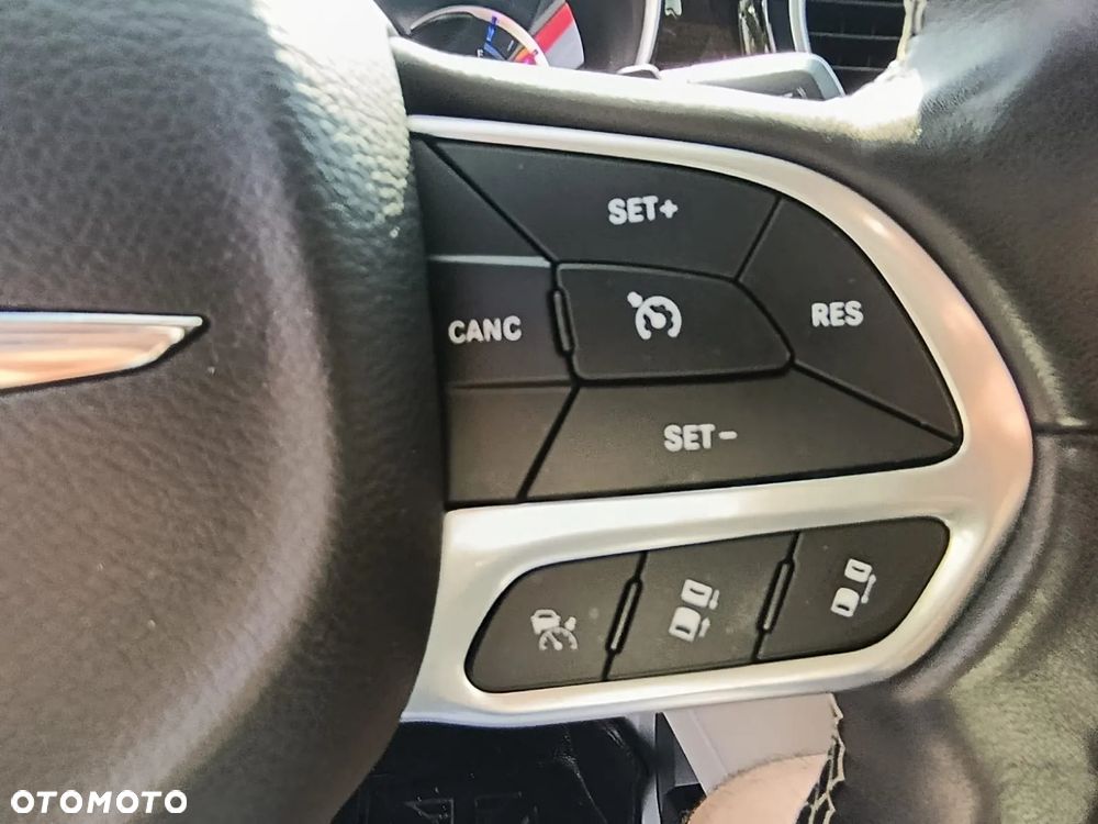 Chrysler Pacifica - 26