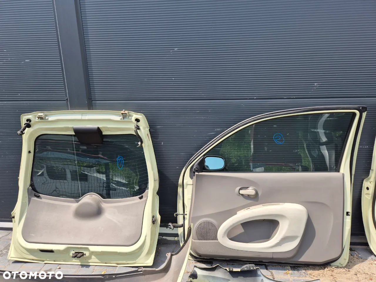 CZEŚCI KAROSERYJNE NISSAN MICRA K12 - 21