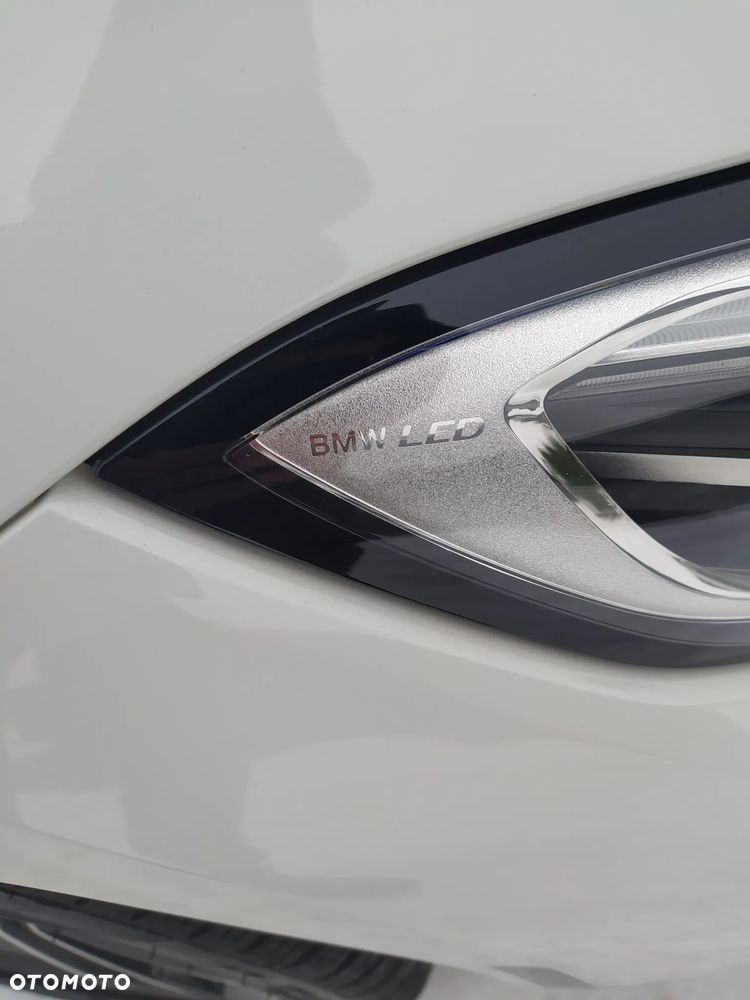 BMW Seria 3 330i Sport Line - 26