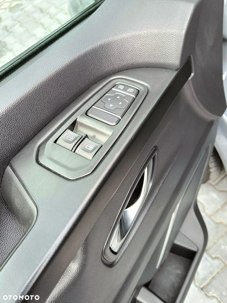 Renault Trafic 2.0 dCi - 19