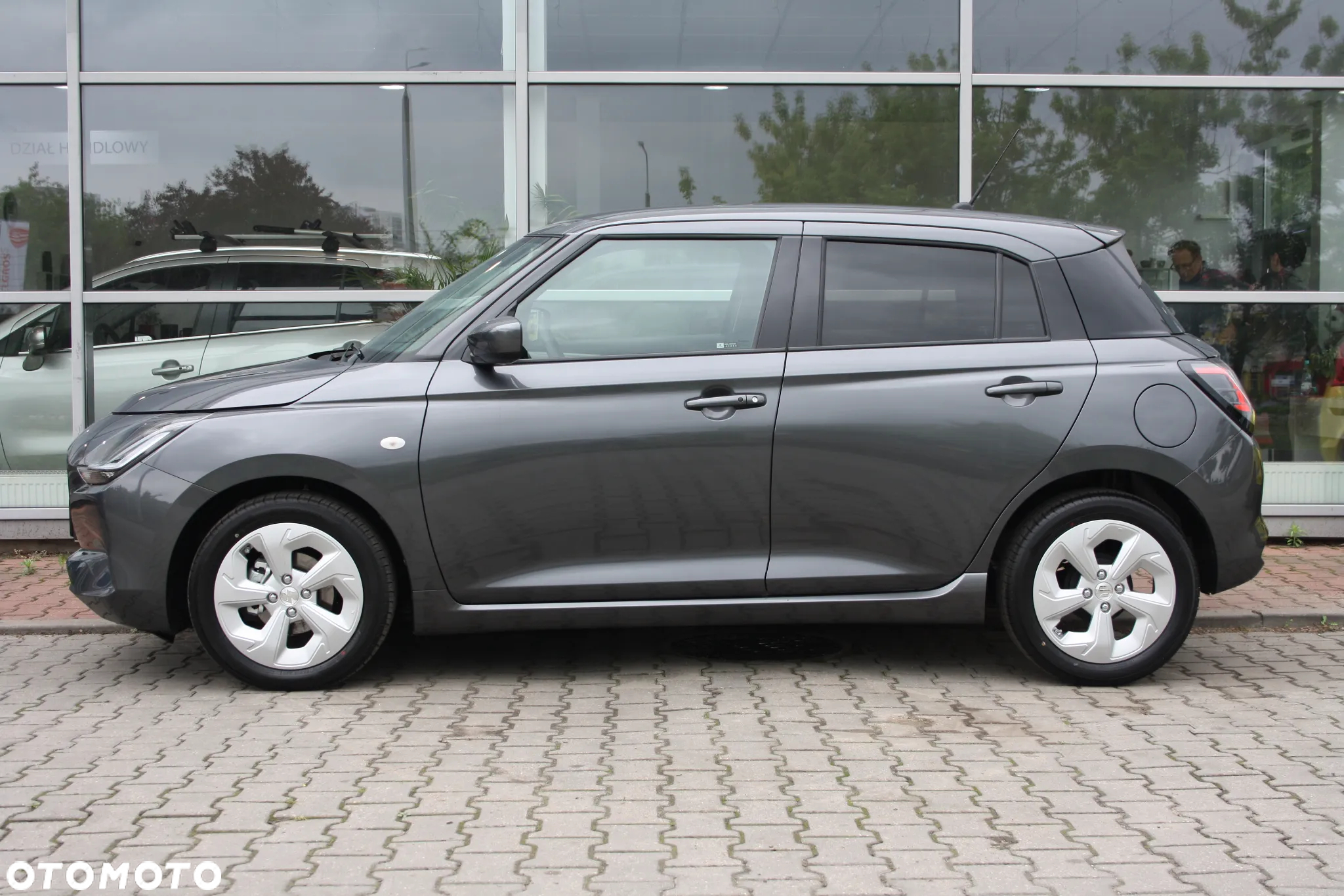 Suzuki Swift 1.2 Dualjet SHVS Premium Plus CVT - 4