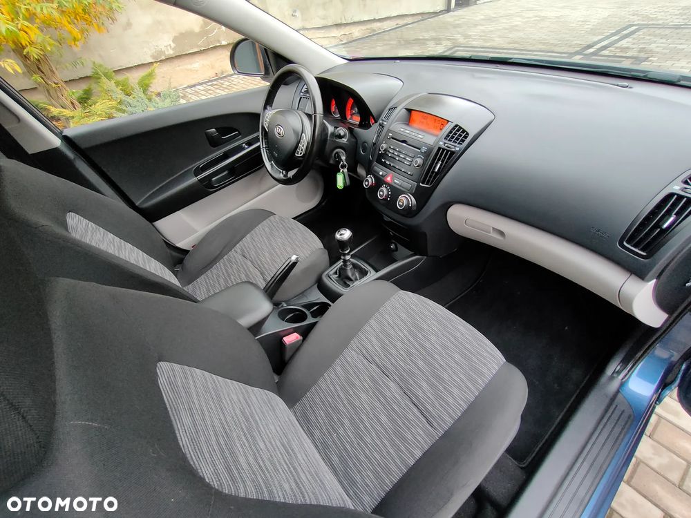 Kia Ceed 1.4 CVVT LX Basis - 26