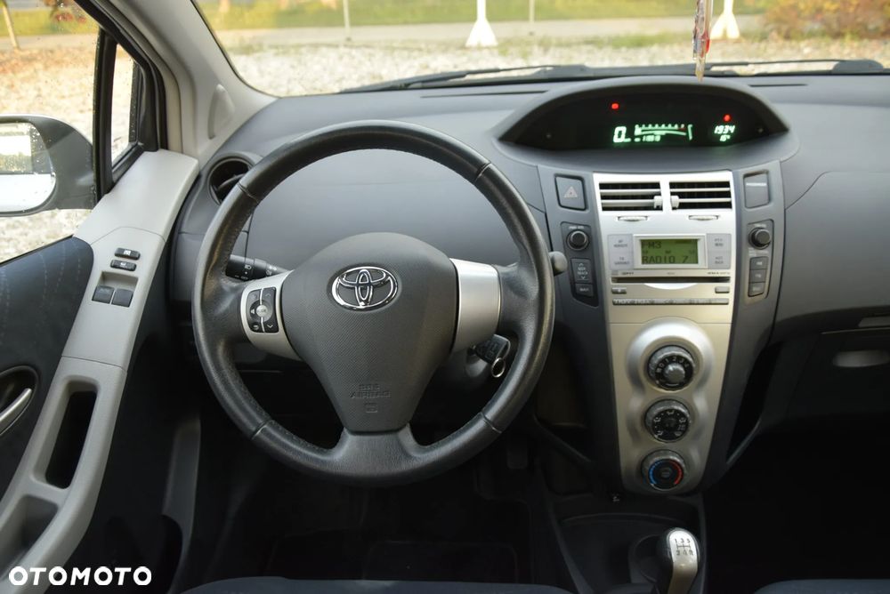 Toyota Yaris - 23